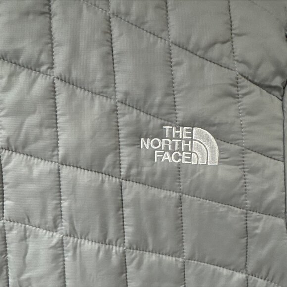 The North Face Youth Thermoball Quilted Lightweight Jacket Grey NWT MSRP $120 - Picture 5 of 6